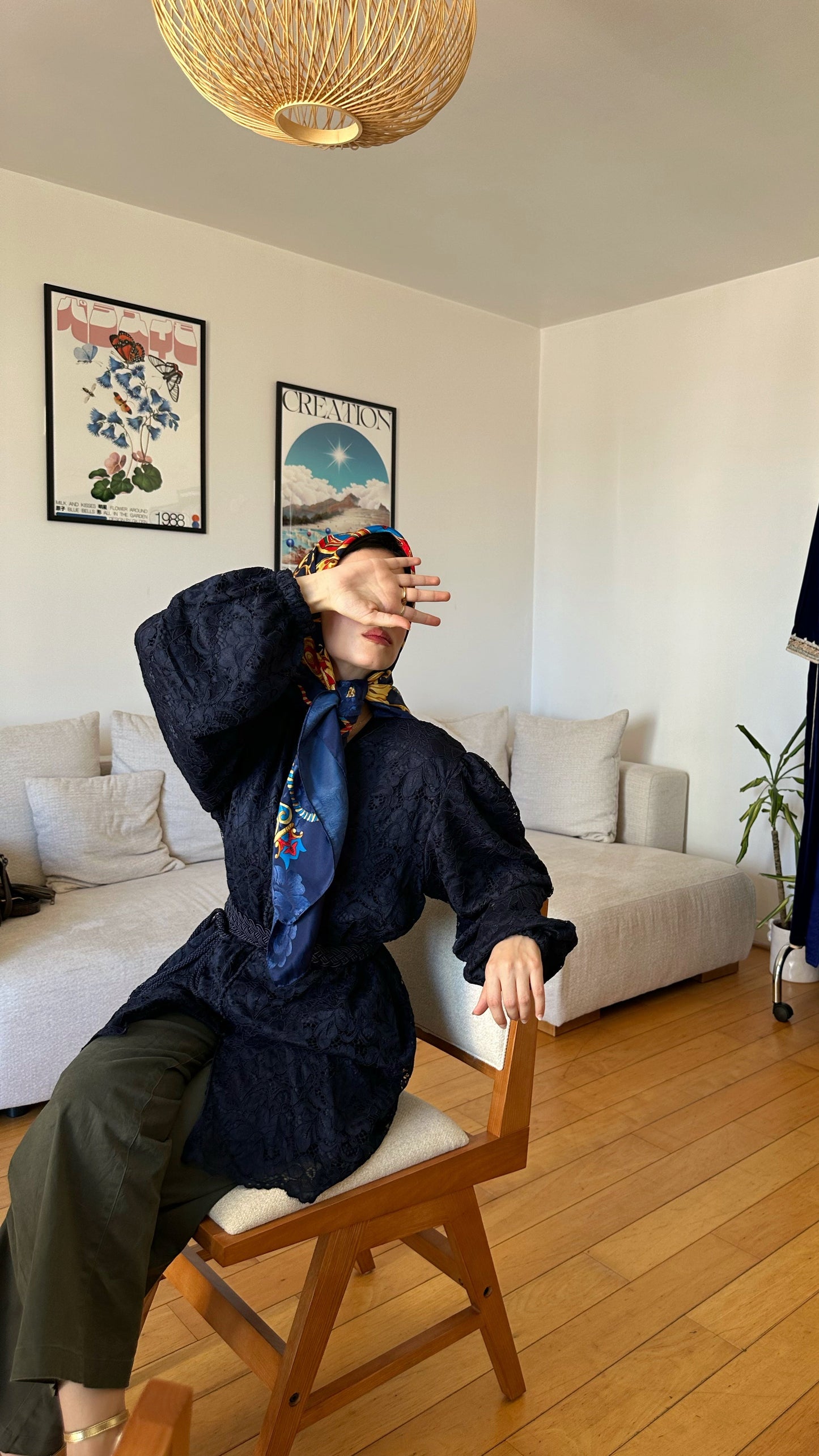 Haut Traditionnel "Rêve d'Orient" en Soie et Dentelle - Bleu